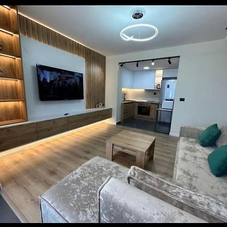 Peace And Love Luxury Apartment In Center, New Bazaar 2 Тирана Экстерьер фото