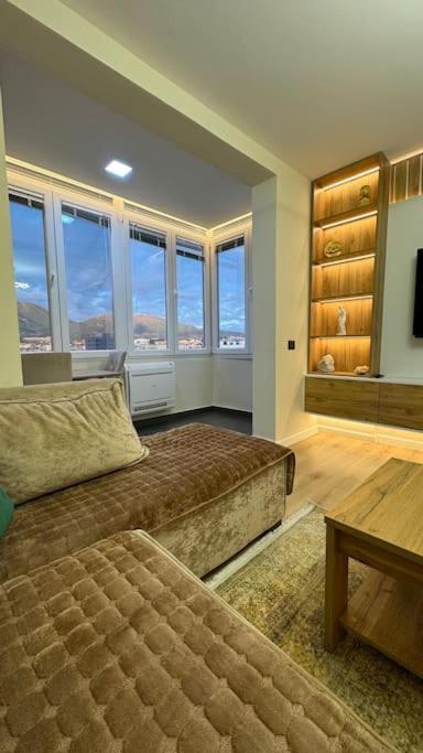 Peace And Love Luxury Apartment In Center, New Bazaar 2 Тирана Экстерьер фото